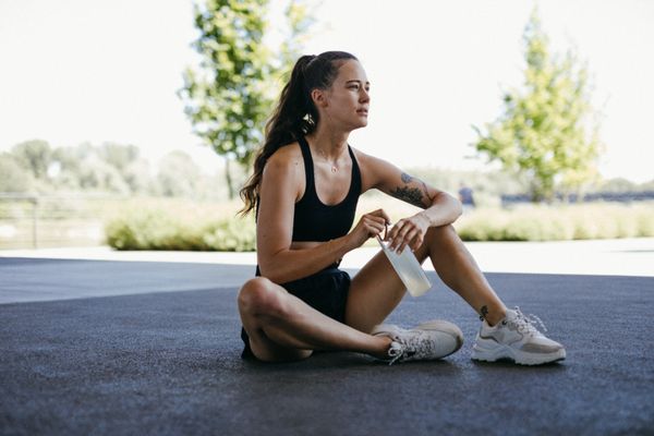 8 exercícios ao ar livre para manter a forma e aproveitar o verão 🍃